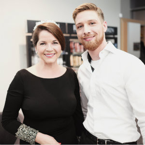 Tobias und glückliche Kundin mit Hochsteckfrisur zum Semperopernball Dresden